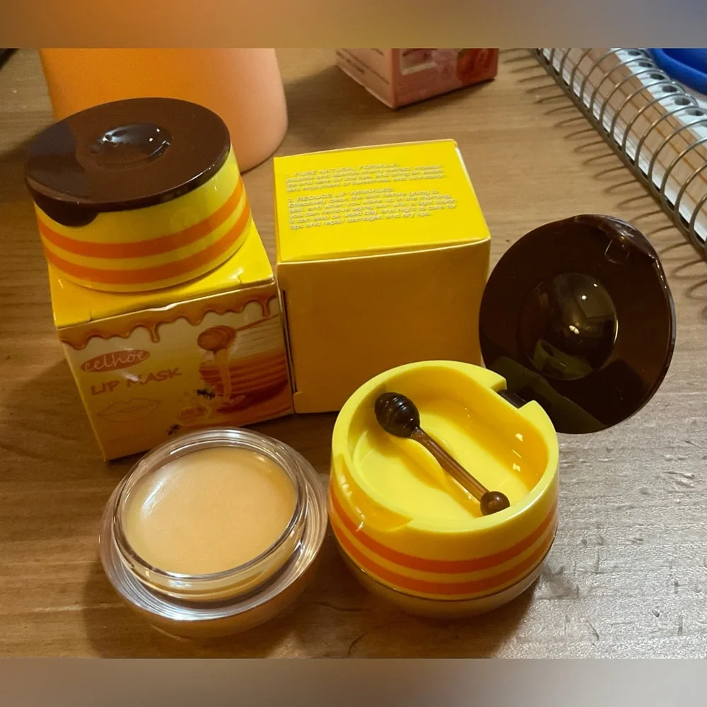 Eelhoe: lip mask strawberry and honey 4 box set with a honey stick applicator.